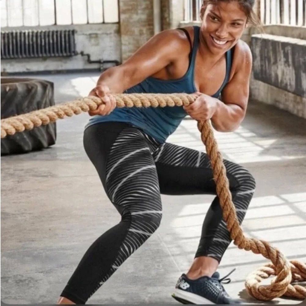 Athleta Waves Stealth 7/8 Leggings